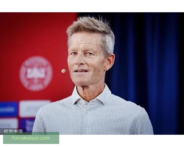 桑保利高压体系助力球队逆转战局,展现战术灵活性值得关注。 桑保利高压体系助力球队逆转战局,展现战术灵活性值得关注。